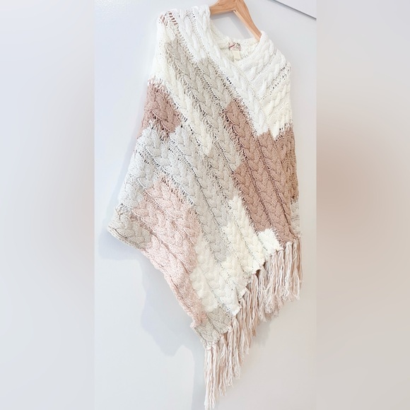 NEW Free People Revelry Cable Fringe Poncho Sweater Top Neutral OS Rare Bohemian - Picture 14 of 15